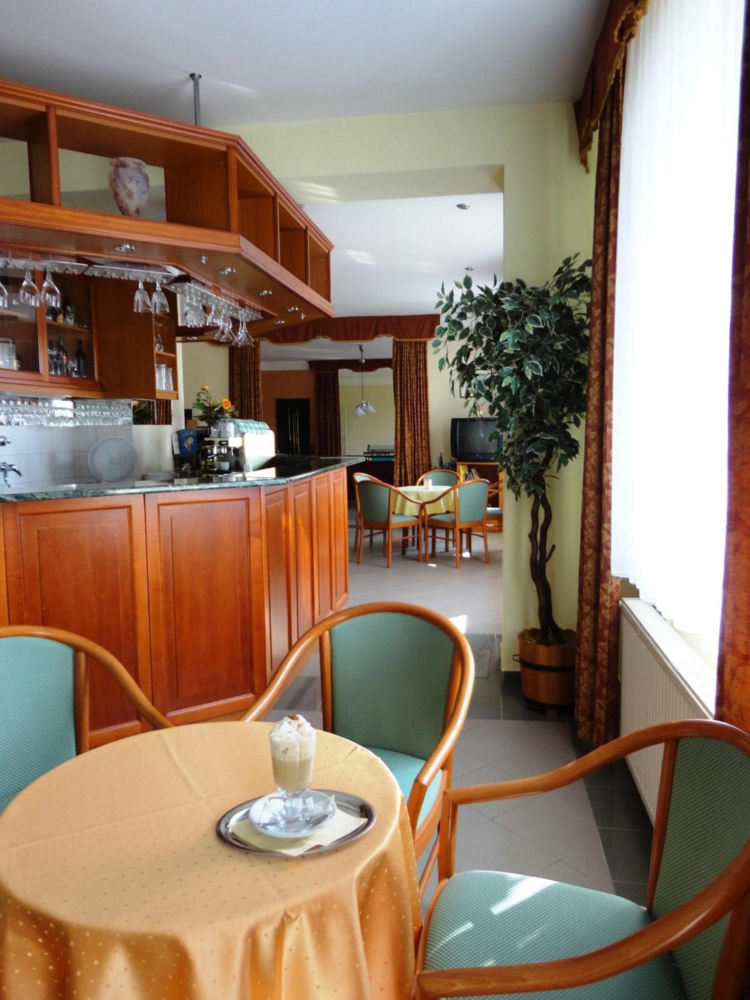 Hotel Ovit Keszthely Exterior photo