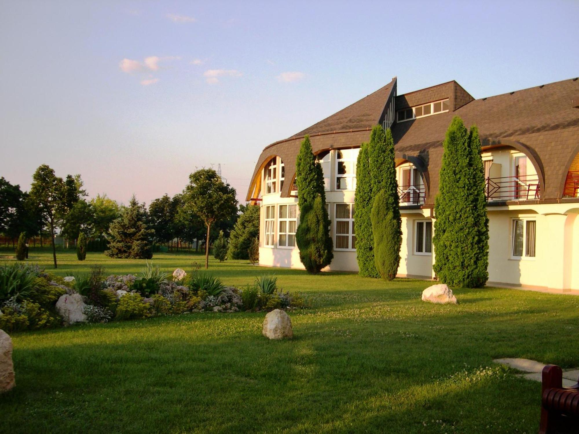 Hotel Ovit Keszthely Exterior photo